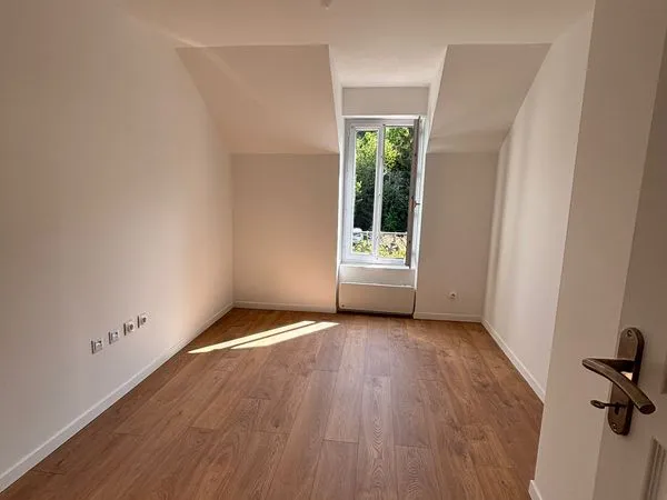 Location appartement 2 pièces 32 m² Saint-Jean-Les-Deux-Jumeaux (77660)