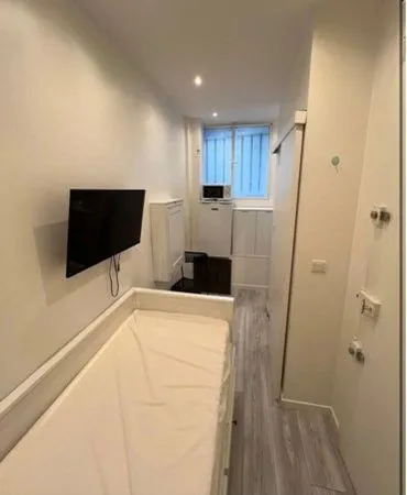 Studette Neuilly quartier saint James Madrid