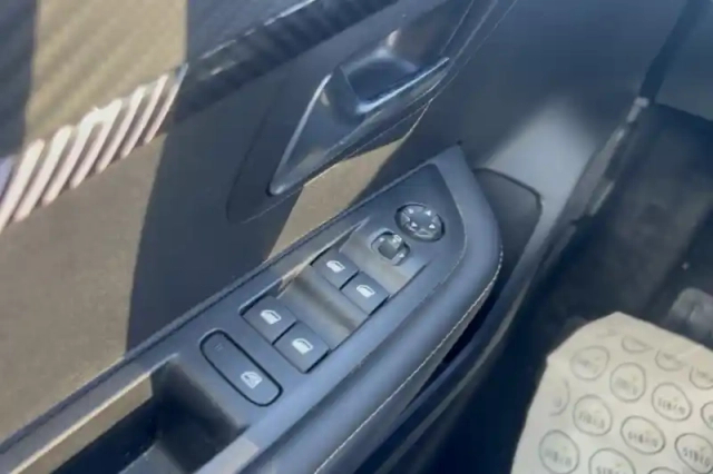 Peugeot 208 100 s&amp;s bvm6 — photo 41