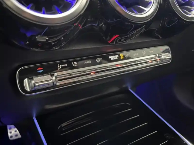 Mercedes Glb 200 d amg line — photo 16