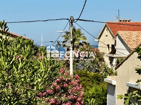 Six fours a 200m. De la plage et des commerces au calme