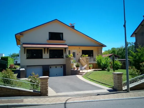 Maison 11 pièces 240 m²