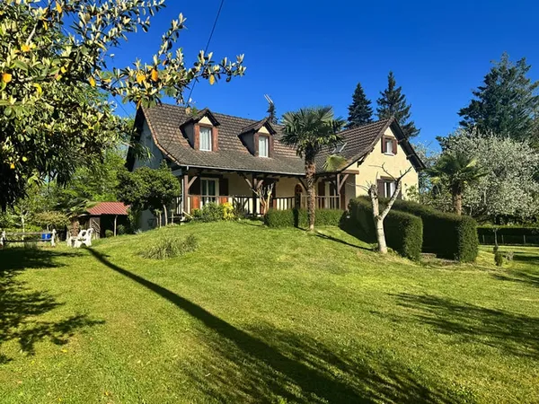 Spacieuse Maison de 185 m² habitables, idéal pour accueillir toute la famille, implantée sur un terr