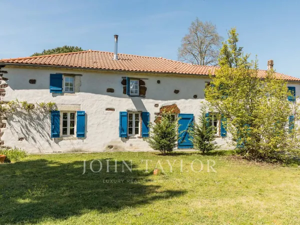 Maison 5 pièces 245 m²