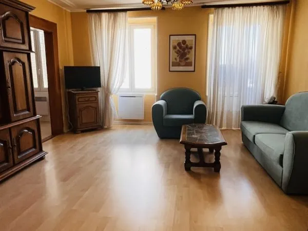 Charmant 3 pièces de 76 m2 au coeur de Cernay avec garage e