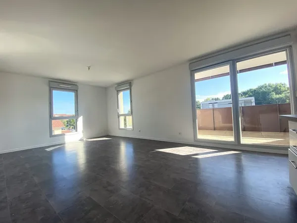 Appartement 78 m2 avec logiia et garage fermé