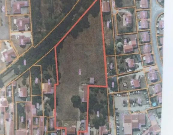 Terrain 605 m²