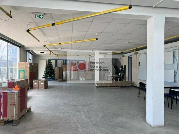 Local commercial 300 m²