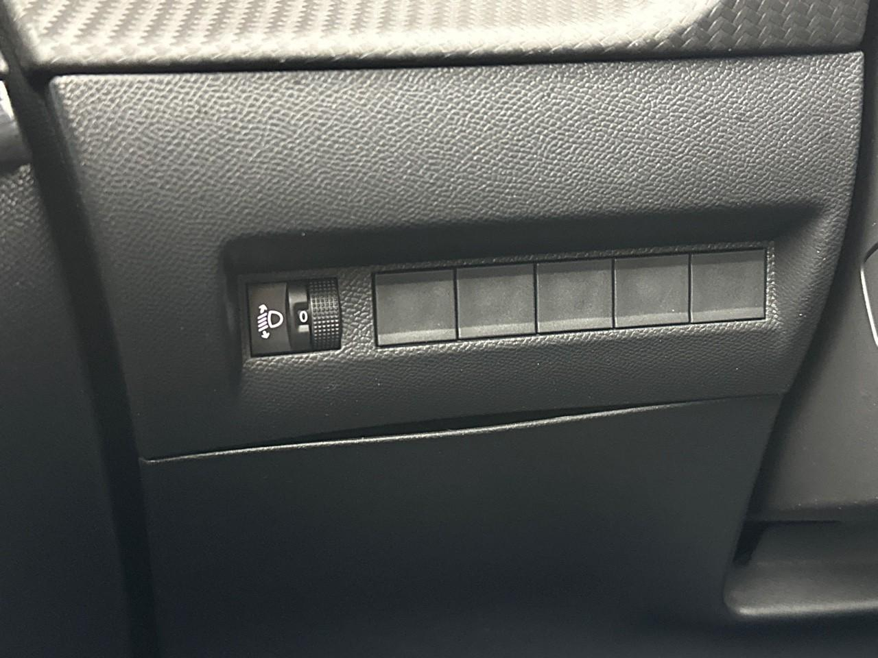 Peugeot 208 electrique 54 kwh 156ch allure — photo 16