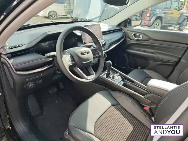 Jeep Compass 1.3 phev t4 240 ch 4xe eawd — photo 12
