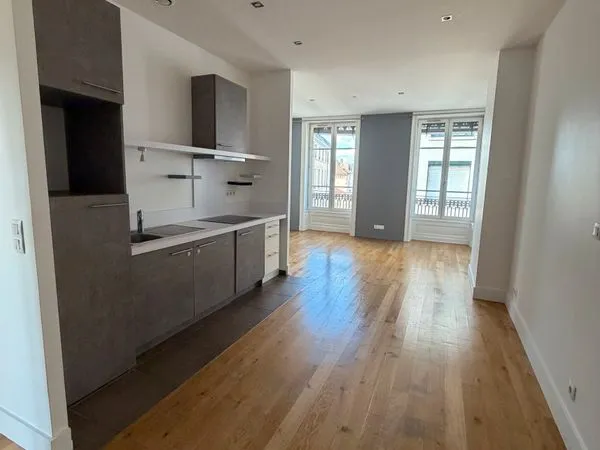 Lyon centre - 82 m2 - 4 ème étage avec ascenseur