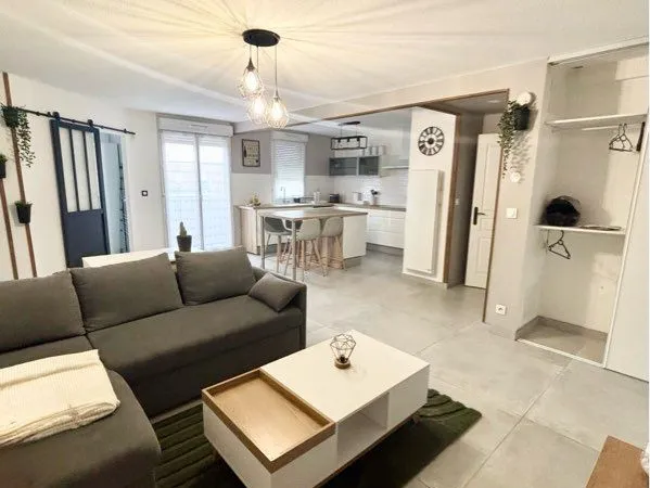 Appartement 58 m² rénové - Dernier étage - balcon - Garage