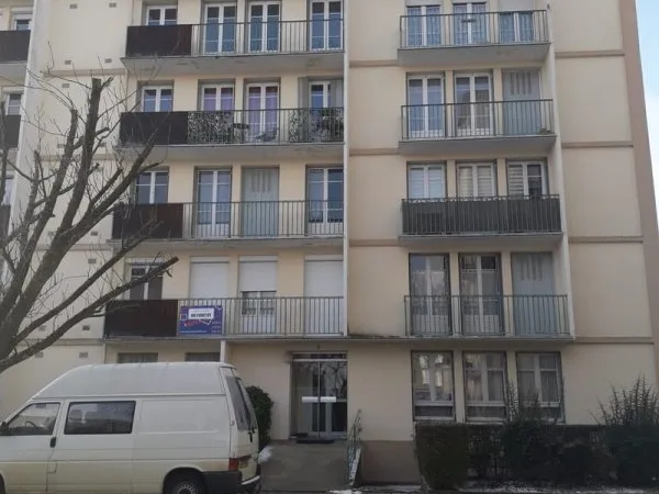 Bel appartement F5 de 105.78 m2 en rez de chaussée