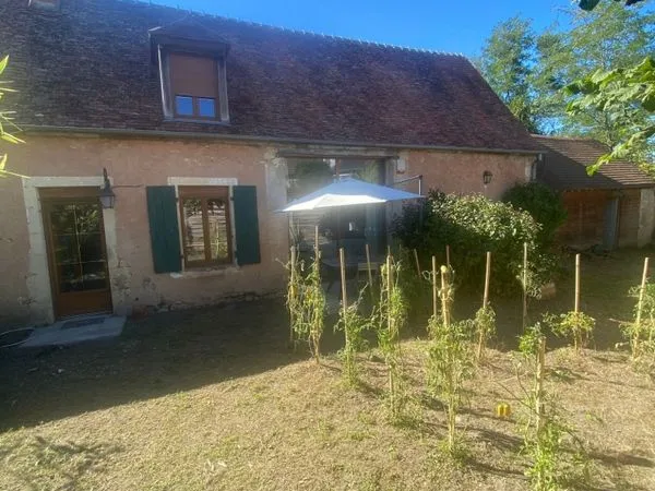 EXCLUSIF, THAUMIERS, Maison avec jardin et dépendances