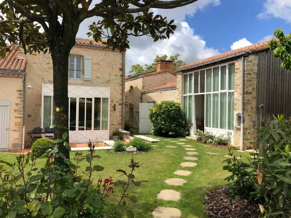 Villa 12 pièces 318 m²