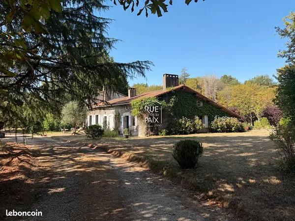 Maison 8 pièces 240 m²
