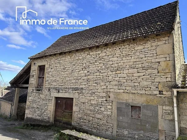 Grange à aménager avec hangar et jardinet