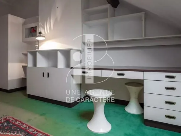 MORET SUR LOING - CUR DE VILLE - APPARTEMENT / MAISON DE CARACTERE de 225m2 avec COURETTE PAVEE -