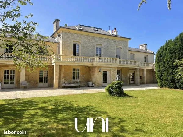 Maison 8 pièces 232 m²