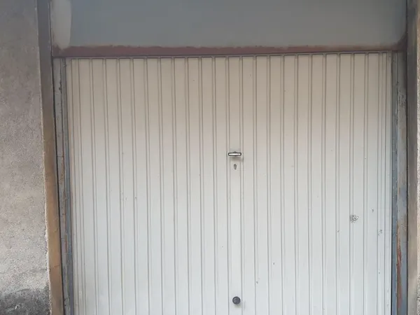 Garage moto à louer
