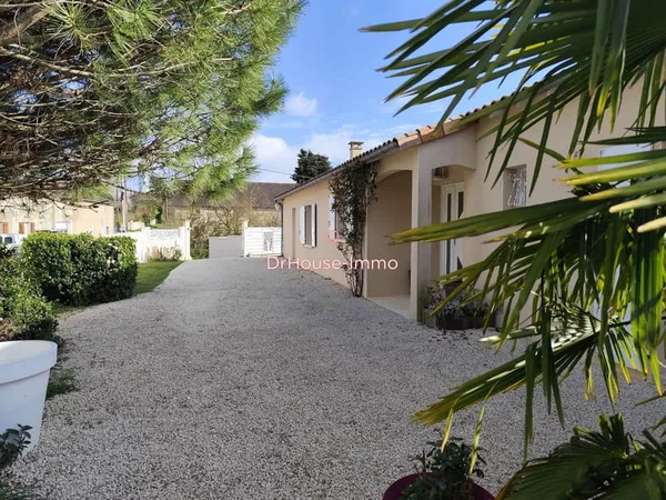 Charmante maison de 5 pièces de 142 m² avec vaste séjour salon de 70 m²,jardin arboré