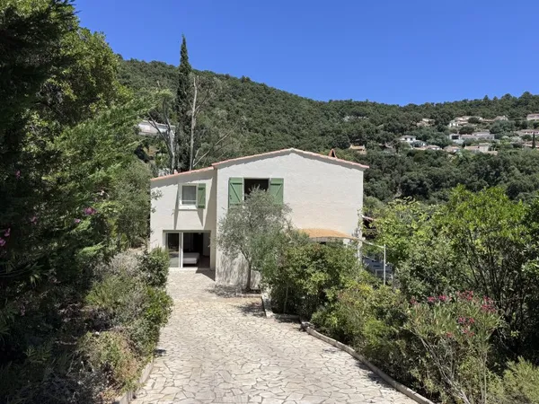 Vends magnifique villa 4 chambres, piscine chauffée, dans un écrin de Nature à La Croix-Valmer