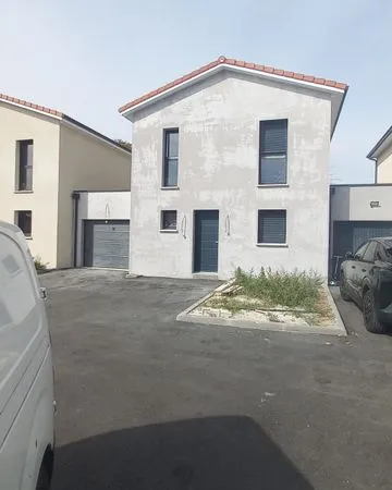 Location maison neuve 95m2 Saint Martin la plaine 1200euros