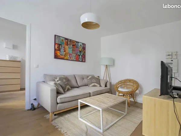 A N G L E T- 🏠1 CH :- 27.9 M² 1er étage :-📍AVENUE DE BIARRITZ