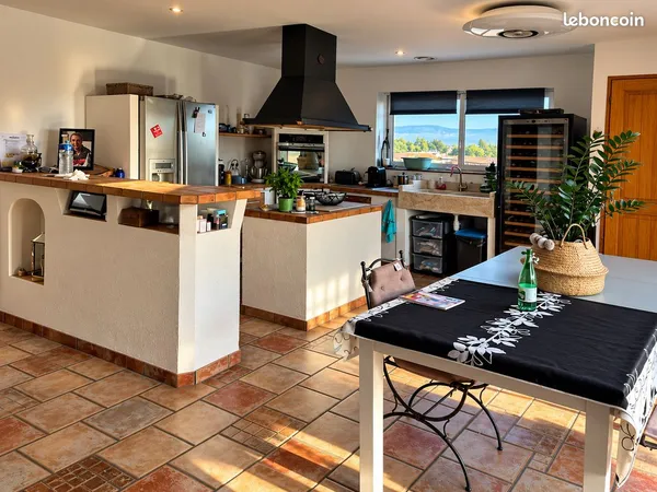Location appartement T5 avec immense terrasse
