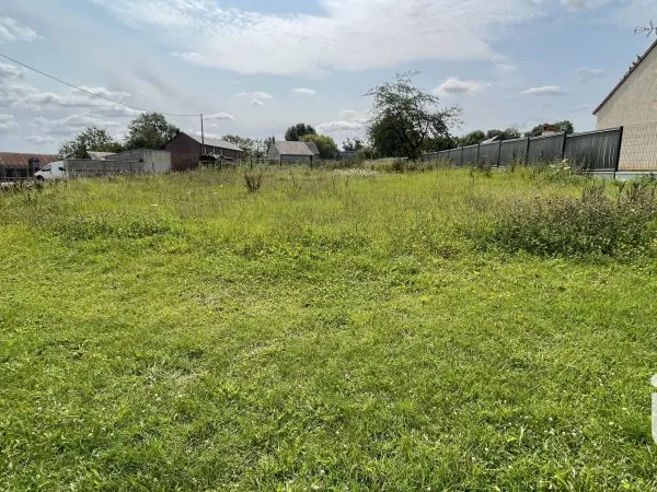Terrain 616 m²