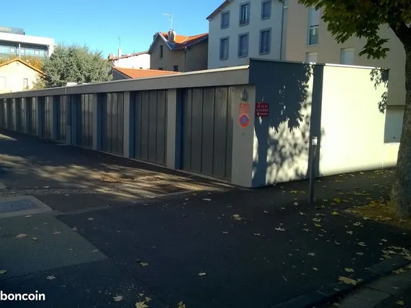 Loue garage 49 rue pelissier 90 avenue de la republique rue moliere secteur stade michelin hopital e