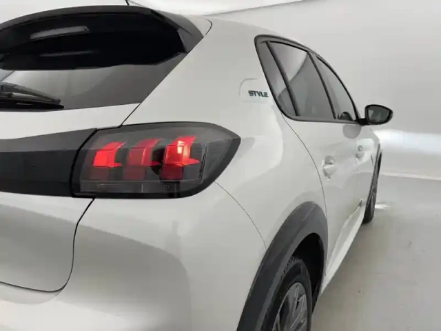 Peugeot 208 electrique 50 kwh 136ch — photo 63