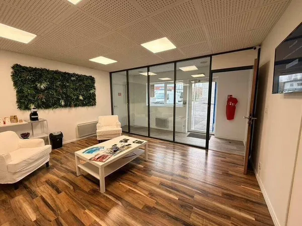 Local d'activité 275 m²