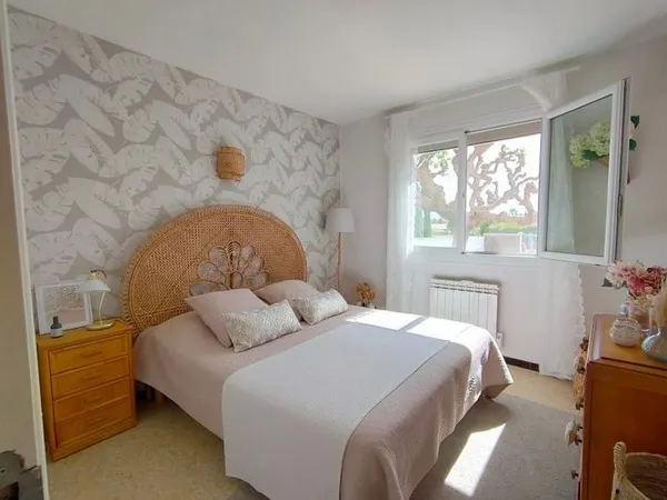 MAISON PAVILLON PLAIN-PIED - 5 PIÈCES - 2 CHAMBRES - TERRASSE COUVERTE et FERMÉE - JARDIN PISCINABLE