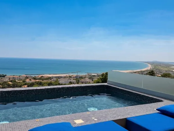 Propriété d'exception sur le Mont Saint-Clair avec vue panoramic sur la mer