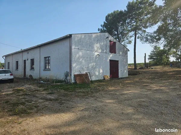 Maison deux cent cinquante mètres carrés sur 3800m