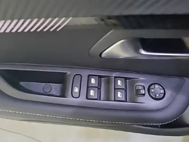 Peugeot 208 hybrid 100 e-dcs6 — photo 30