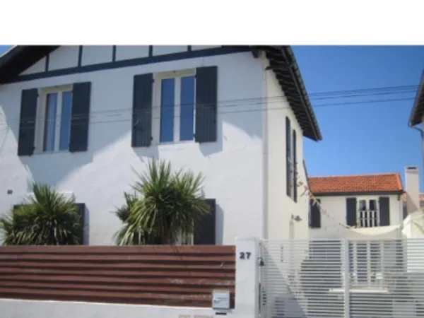 Biarritz- Maison au calme, patio sans vis à vis, à deux pas du golf et du phare