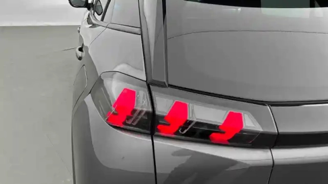 Peugeot 2008 puretech 100 s&amp;s bvm6 — photo 22