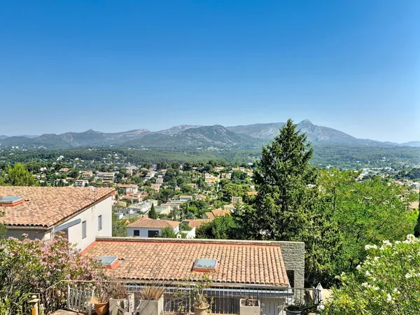 Maison 8 pièces 225 m²