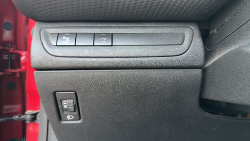 Peugeot 2008 1.2 PureTech 110 - Allure – 2018 – 106566 km – Essence – Boîte Manuelle — photo 8