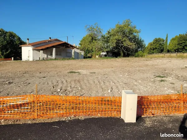 Terrain 630 m² Saintes