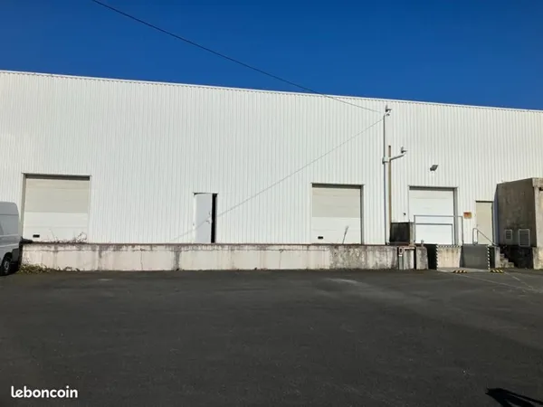 Local industriel 2 187 m²