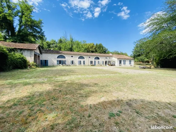 Château 2 pièces 439 m²
