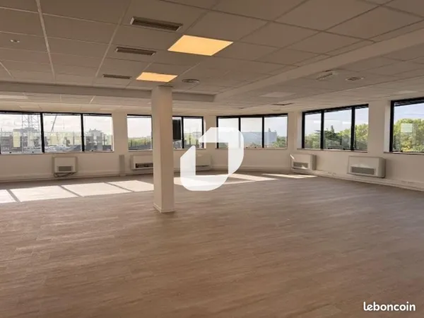 Bureau 1 332 m²