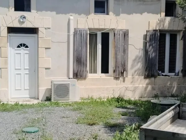 Une maison pleine de charme à SONNAC 17160, ideale pour les amateur de belles batisses qui seront am