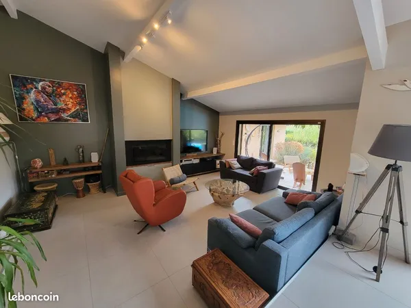 Belle maison avec piscine à louer