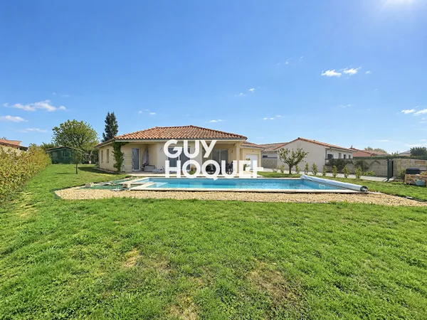 Villa de Plain Pied 4 Chs + Garage + Piscine et Terrain de 1036 m² - 71680 CRECHES SUR SAONE
