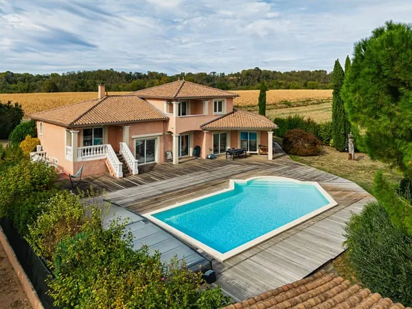 MAISON DE 240M2 - 8 PIÈCES - DANS UN CADRE D EXCEPTION A CA