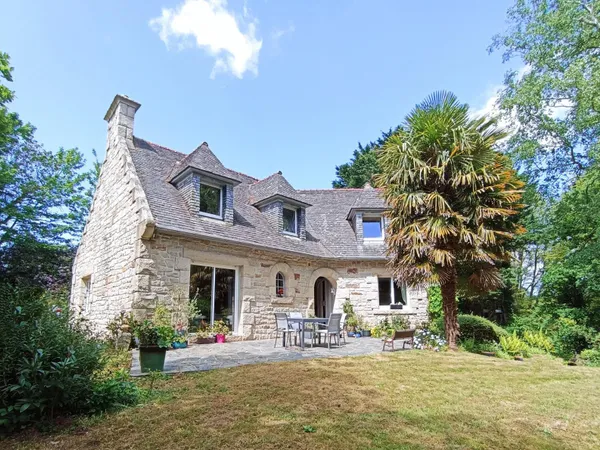 Maison d'architecte de 158m2 au coeur de la nature - Parcelle de 4940m2 boisée et fleurie - Charme &